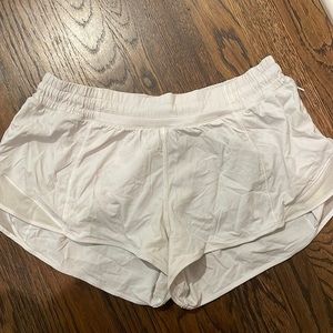 hotty hot white lululemon shorts 2.5 in